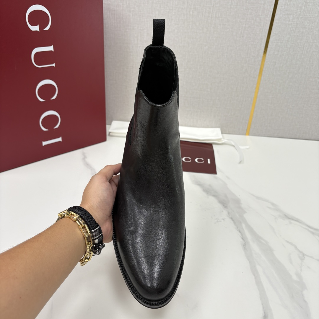 💋💍G家新品 Gucc* 古-驰 男士新款皮革弹力套穿皮靴 这款全新的切尔西踝靴 采用进口牛皮/反毛皮 💋💍G家新品 Gucc* 古-驰 男士新款皮革弹力套穿皮靴 这款全新的切尔西踝靴 采用进口牛皮/反毛皮