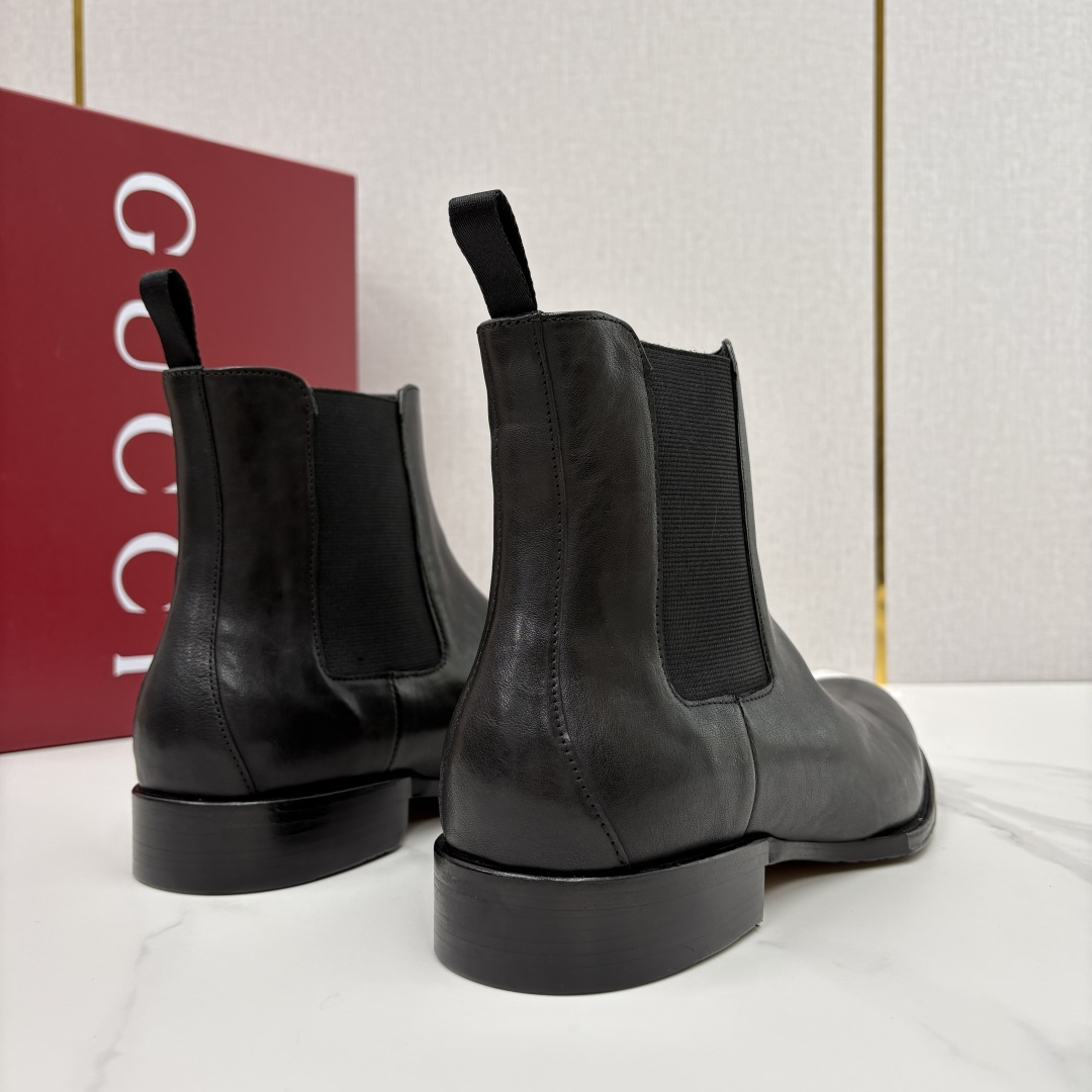💋💍G家新品 Gucc* 古-驰 男士新款皮革弹力套穿皮靴 这款全新的切尔西踝靴 采用进口牛皮/反毛皮 💋💍G家新品 Gucc* 古-驰 男士新款皮革弹力套穿皮靴 这款全新的切尔西踝靴 采用进口牛皮/反毛皮