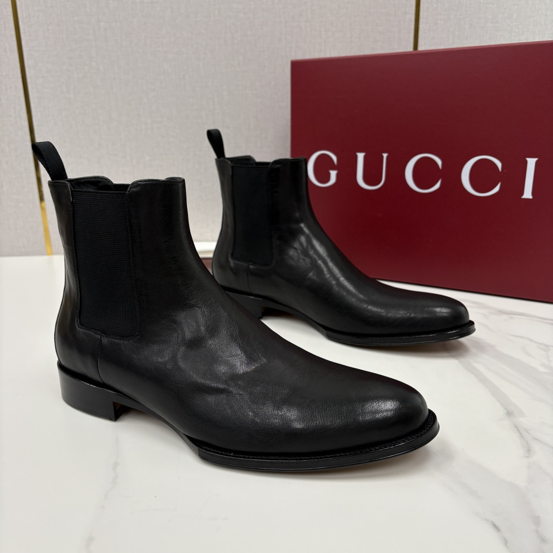 💋💍G家新品 Gucc* 古-驰 男士新款皮革弹力套穿皮靴 这款全新的切尔西踝靴 采用进口牛皮/反毛皮 💋💍G家新品 Gucc* 古-驰 男士新款皮革弹力套穿皮靴 这款全新的切尔西踝靴 采用进口牛皮/反毛皮