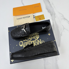 💋💍L 家新品 LOU*S VUITTO* 新品男士休闲乐福鞋 甄选进口开边珠牛皮压鳄鱼纹牛皮制成 。 鞋身 💋💍L 家新品 LOU*S VUITTO* 新品男士休闲乐福鞋 甄选进口开边珠牛皮压鳄鱼纹牛皮制成 。 鞋身