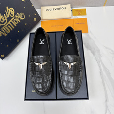 💋💍L 家新品 LOU*S VUITTO* 新品男士休闲乐福鞋 甄选进口开边珠牛皮压鳄鱼纹牛皮制成 。 鞋身 💋💍L 家新品 LOU*S VUITTO* 新品男士休闲乐福鞋 甄选进口开边珠牛皮压鳄鱼纹牛皮制成 。 鞋身