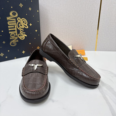 💋💍L 家新品 LOU*S VUITTO* 新品男士休闲乐福鞋 甄选进口开边珠牛皮压鳄鱼纹牛皮制成 。 鞋身 💋💍L 家新品 LOU*S VUITTO* 新品男士休闲乐福鞋 甄选进口开边珠牛皮压鳄鱼纹牛皮制成 。 鞋身