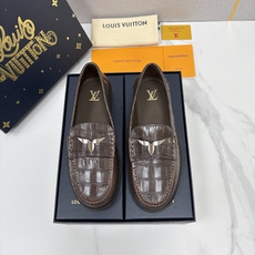 💋💍L 家新品 LOU*S VUITTO* 新品男士休闲乐福鞋 甄选进口开边珠牛皮压鳄鱼纹牛皮制成 。 鞋身 💋💍L 家新品 LOU*S VUITTO* 新品男士休闲乐福鞋 甄选进口开边珠牛皮压鳄鱼纹牛皮制成 。 鞋身