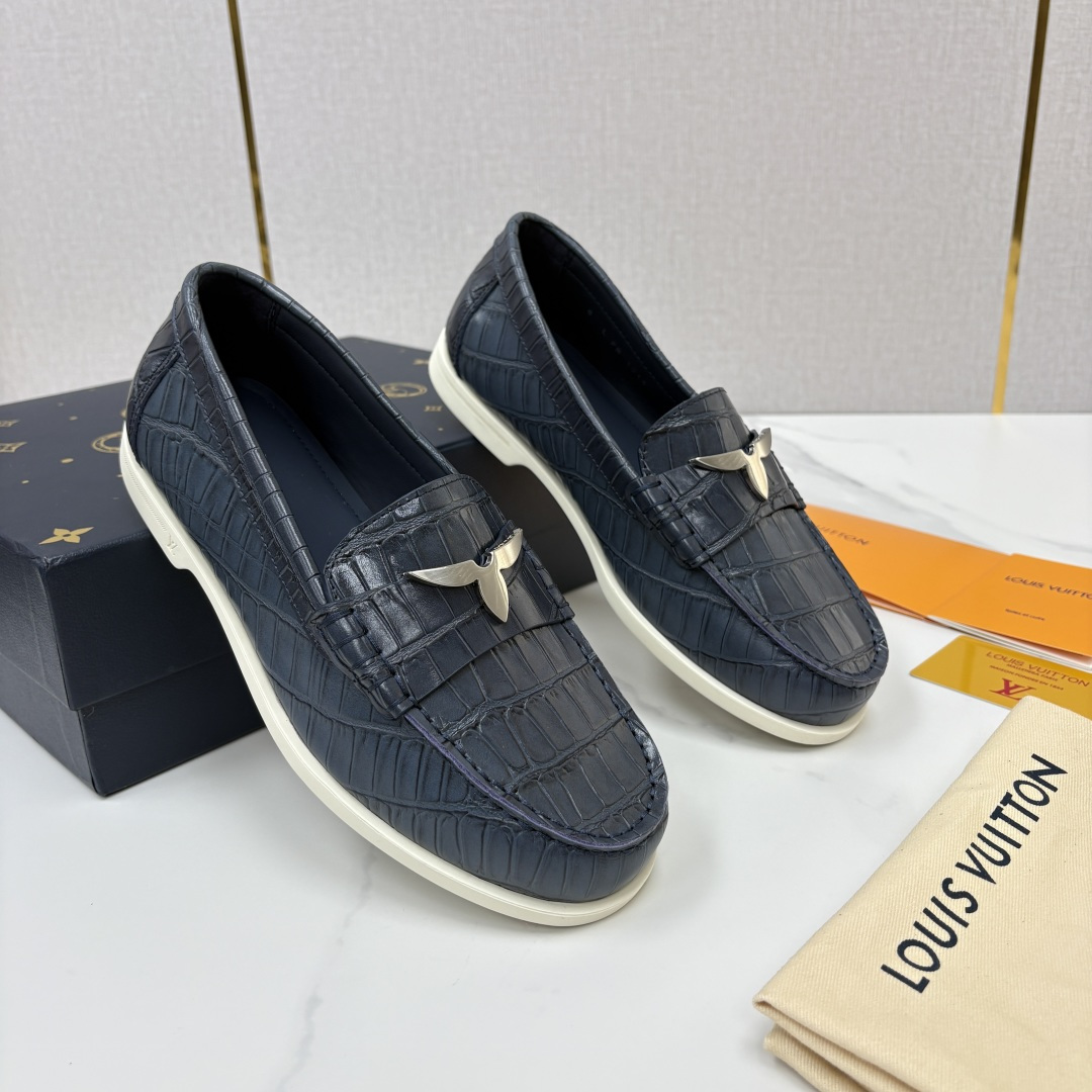 💋💍L 家新品 LOU*S VUITTO* 新品男士休闲乐福鞋 甄选进口开边珠牛皮压鳄鱼纹牛皮制成 。 鞋身 💋💍L 家新品 LOU*S VUITTO* 新品男士休闲乐福鞋 甄选进口开边珠牛皮压鳄鱼纹牛皮制成 。 鞋身