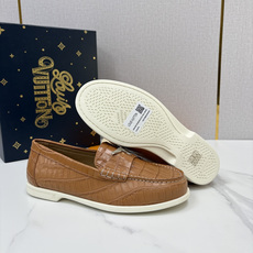 💋💍L 家新品 LOU*S VUITTO* 新品男士休闲乐福鞋 甄选进口开边珠牛皮压鳄鱼纹牛皮制成 。 鞋身 💋💍L 家新品 LOU*S VUITTO* 新品男士休闲乐福鞋 甄选进口开边珠牛皮压鳄鱼纹牛皮制成 。 鞋身