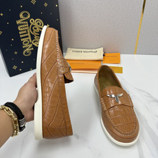 💋💍L 家新品 LOU*S VUITTO* 新品男士休闲乐福鞋 甄选进口开边珠牛皮压鳄鱼纹牛皮制成 。 鞋身 💋💍L 家新品 LOU*S VUITTO* 新品男士休闲乐福鞋 甄选进口开边珠牛皮压鳄鱼纹牛皮制成 。 鞋身