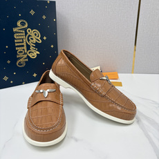 💋💍L 家新品 LOU*S VUITTO* 新品男士休闲乐福鞋 甄选进口开边珠牛皮压鳄鱼纹牛皮制成 。 鞋身 💋💍L 家新品 LOU*S VUITTO* 新品男士休闲乐福鞋 甄选进口开边珠牛皮压鳄鱼纹牛皮制成 。 鞋身