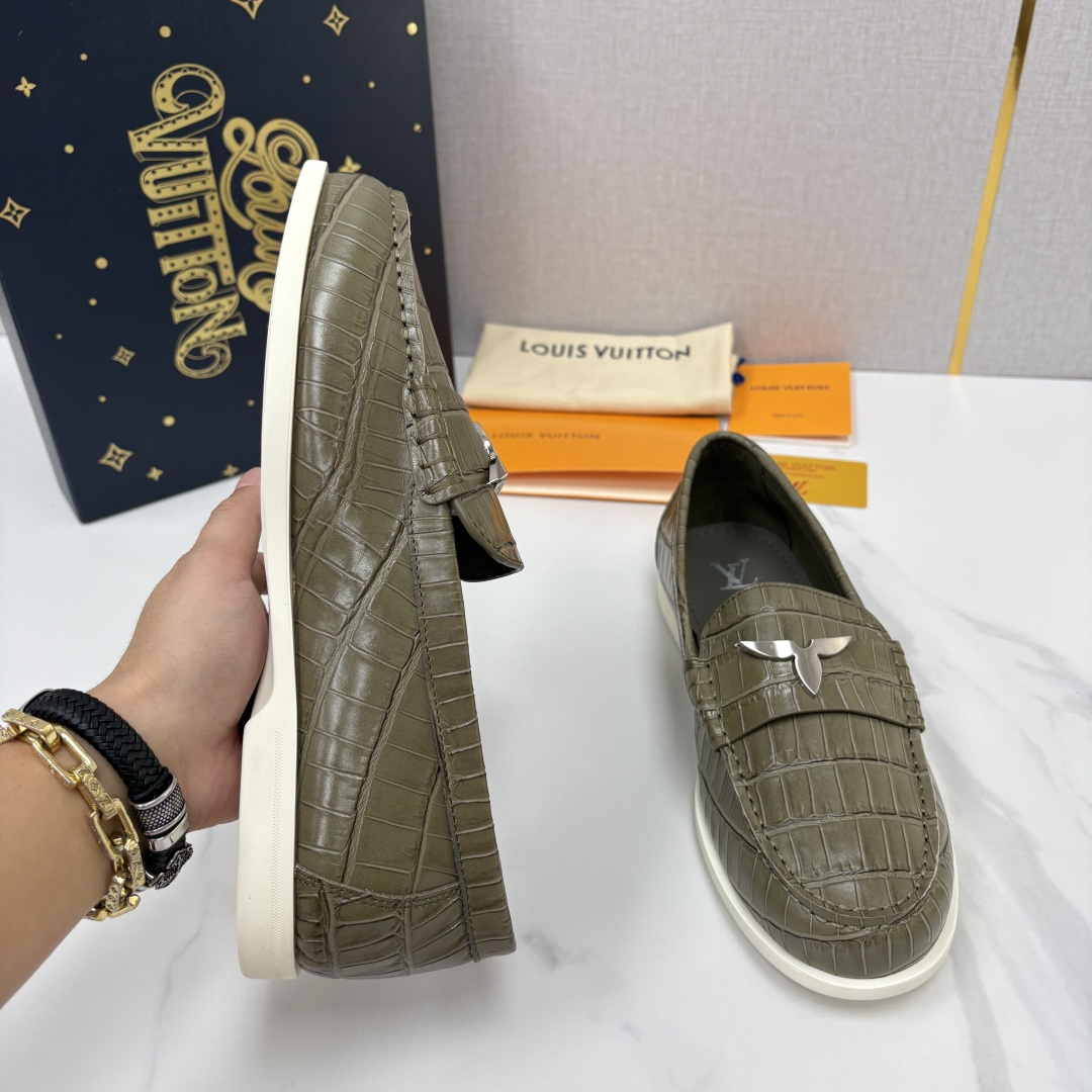 💋💍L 家新品 LOU*S VUITTO* 新品男士休闲乐福鞋 甄选进口开边珠牛皮压鳄鱼纹牛皮制成 。 鞋身 💋💍L 家新品 LOU*S VUITTO* 新品男士休闲乐福鞋 甄选进口开边珠牛皮压鳄鱼纹牛皮制成 。 鞋身