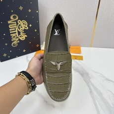 💋💍L 家新品 LOU*S VUITTO* 新品男士休闲乐福鞋 甄选进口开边珠牛皮压鳄鱼纹牛皮制成 。 鞋身 💋💍L 家新品 LOU*S VUITTO* 新品男士休闲乐福鞋 甄选进口开边珠牛皮压鳄鱼纹牛皮制成 。 鞋身
