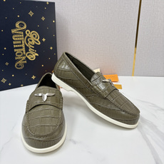 💋💍L 家新品 LOU*S VUITTO* 新品男士休闲乐福鞋 甄选进口开边珠牛皮压鳄鱼纹牛皮制成 。 鞋身 💋💍L 家新品 LOU*S VUITTO* 新品男士休闲乐福鞋 甄选进口开边珠牛皮压鳄鱼纹牛皮制成 。 鞋身