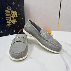 💋💍L 家新品 LOU*S VUITTO* 新品男士休闲乐福鞋 甄选进口开边珠牛皮压鳄鱼纹牛皮制成 。 鞋身 💋💍L 家新品 LOU*S VUITTO* 新品男士休闲乐福鞋 甄选进口开边珠牛皮压鳄鱼纹牛皮制成 。 鞋身