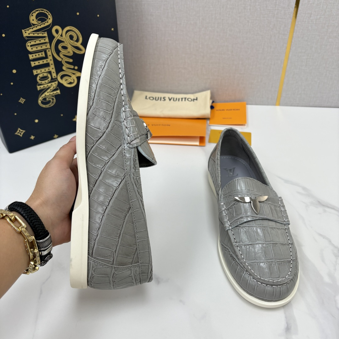 💋💍L 家新品 LOU*S VUITTO* 新品男士休闲乐福鞋 甄选进口开边珠牛皮压鳄鱼纹牛皮制成 。 鞋身 💋💍L 家新品 LOU*S VUITTO* 新品男士休闲乐福鞋 甄选进口开边珠牛皮压鳄鱼纹牛皮制成 。 鞋身