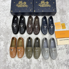 💋💍L 家新品 LOU*S VUITTO* 新品男士休闲乐福鞋 甄选进口开边珠牛皮压鳄鱼纹牛皮制成 。 鞋身 💋💍L 家新品 LOU*S VUITTO* 新品男士休闲乐福鞋 甄选进口开边珠牛皮压鳄鱼纹牛皮制成 。 鞋身