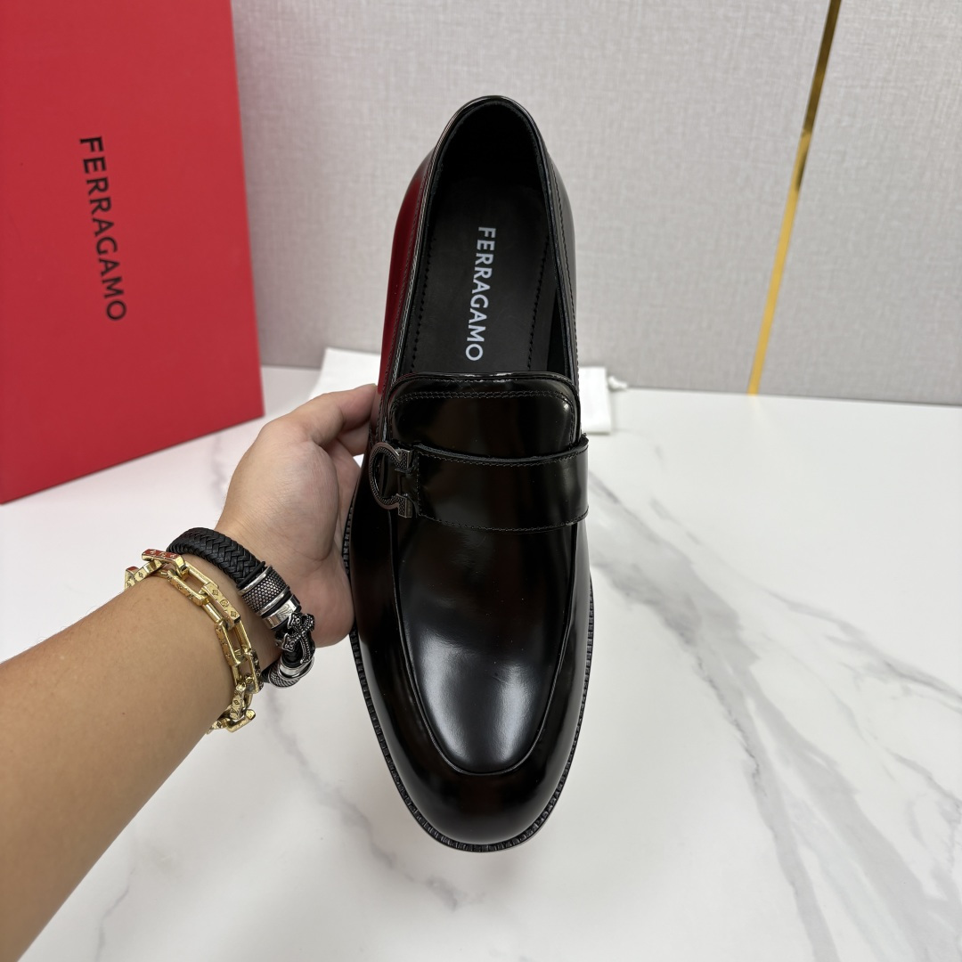 💋💍 SF 菲拉** 专柜同步新款 男士便鞋 可休闲可正装莫卡辛乐福皮鞋 经典造型体现正装时髦魅力,全新设计的比例更显 💋💍 SF 菲拉** 专柜同步新款 男士便鞋 可休闲可正装莫卡辛乐福皮鞋 经典造型体现正装时髦魅力,全新设计的比例更显