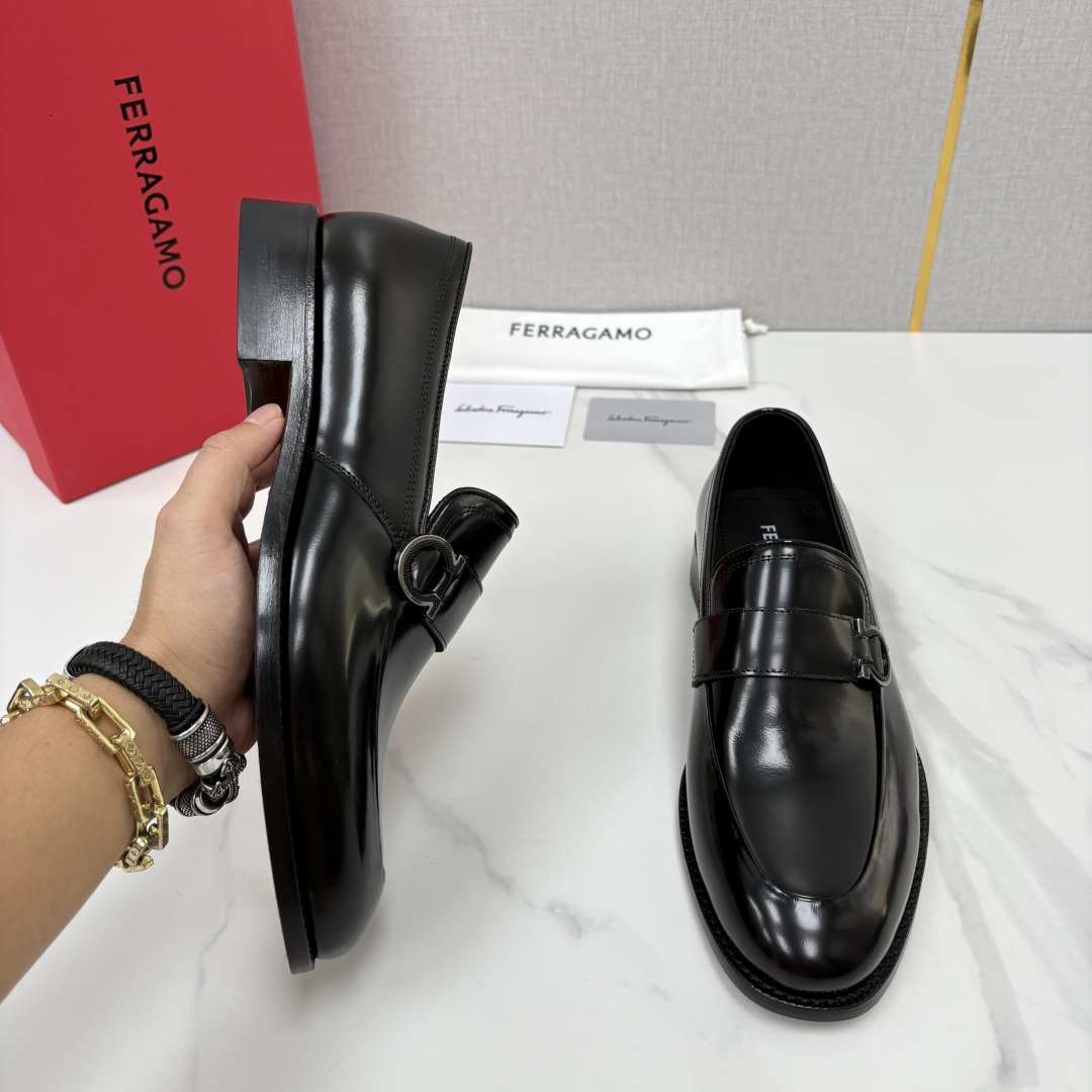 💋💍 SF 菲拉** 专柜同步新款 男士便鞋 可休闲可正装莫卡辛乐福皮鞋 经典造型体现正装时髦魅力,全新设计的比例更显 💋💍 SF 菲拉** 专柜同步新款 男士便鞋 可休闲可正装莫卡辛乐福皮鞋 经典造型体现正装时髦魅力,全新设计的比例更显