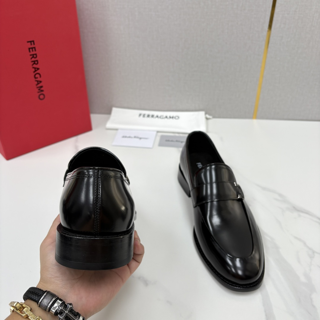💋💍 SF 菲拉** 专柜同步新款 男士便鞋 可休闲可正装莫卡辛乐福皮鞋 经典造型体现正装时髦魅力,全新设计的比例更显 💋💍 SF 菲拉** 专柜同步新款 男士便鞋 可休闲可正装莫卡辛乐福皮鞋 经典造型体现正装时髦魅力,全新设计的比例更显