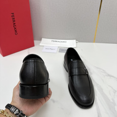 💋💍 SF 菲拉** 专柜同步新款 男士便鞋 可休闲可正装莫卡辛乐福皮鞋 经典造型体现正装时髦魅力,全新设计的比例更显 💋💍 SF 菲拉** 专柜同步新款 男士便鞋 可休闲可正装莫卡辛乐福皮鞋 经典造型体现正装时髦魅力,全新设计的比例更显