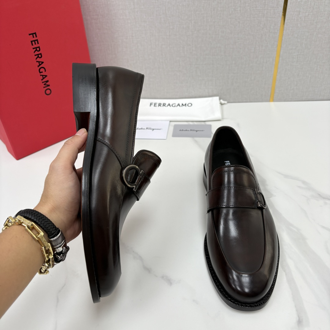 💋💍 SF 菲拉** 专柜同步新款 男士便鞋 可休闲可正装莫卡辛乐福皮鞋 经典造型体现正装时髦魅力,全新设计的比例更显 💋💍 SF 菲拉** 专柜同步新款 男士便鞋 可休闲可正装莫卡辛乐福皮鞋 经典造型体现正装时髦魅力,全新设计的比例更显