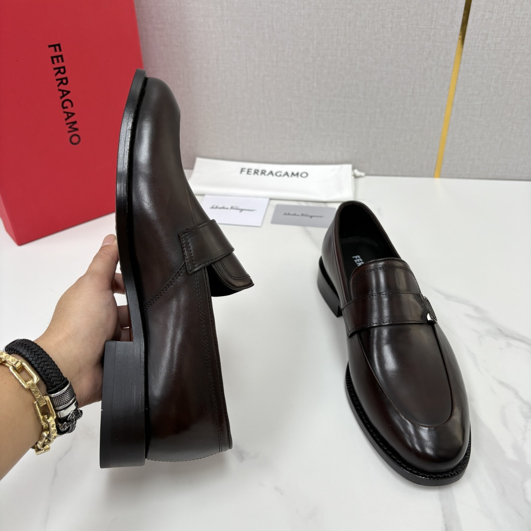 💋💍 SF 菲拉** 专柜同步新款 男士便鞋 可休闲可正装莫卡辛乐福皮鞋 经典造型体现正装时髦魅力,全新设计的比例更显 💋💍 SF 菲拉** 专柜同步新款 男士便鞋 可休闲可正装莫卡辛乐福皮鞋 经典造型体现正装时髦魅力,全新设计的比例更显
