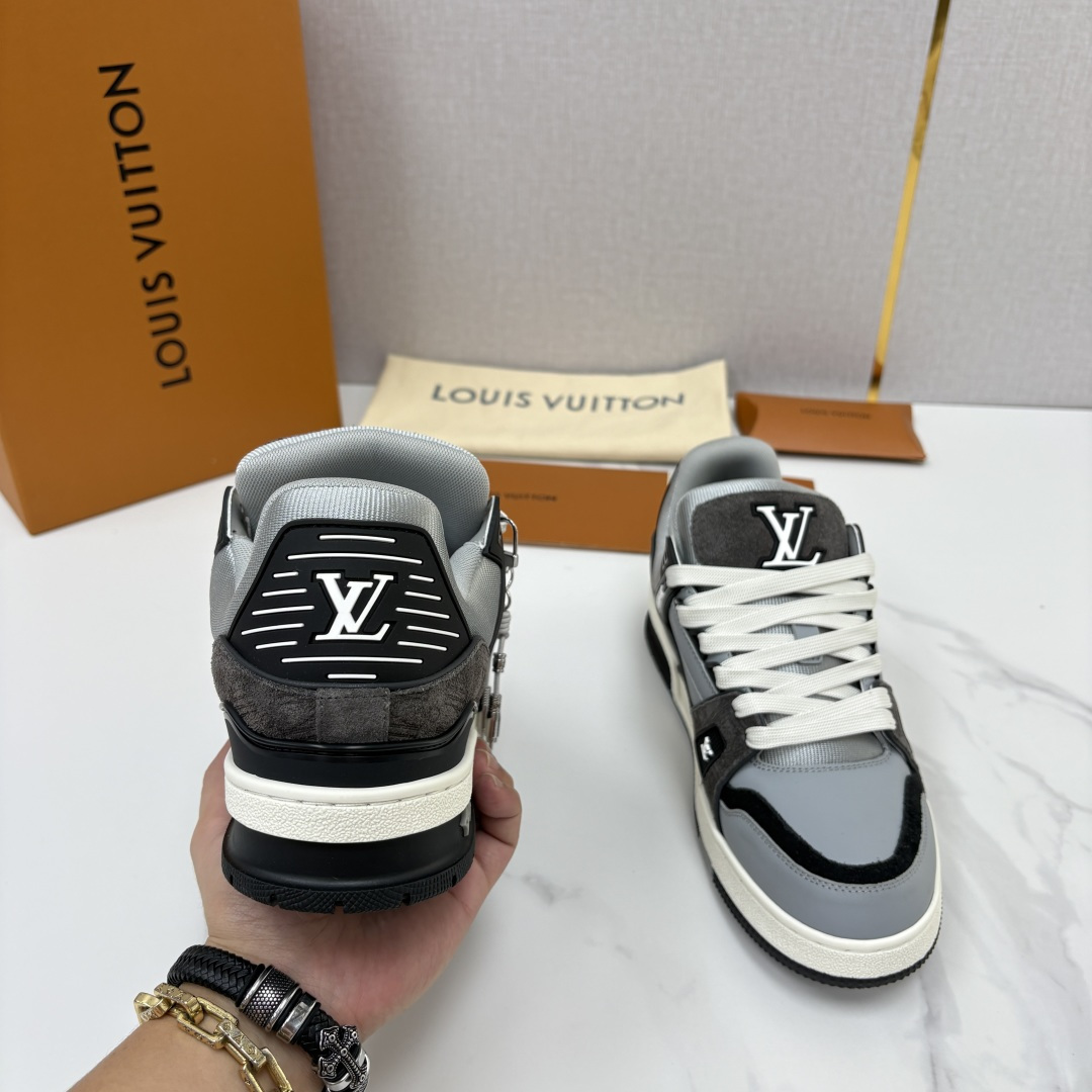 💋💍L家新品 L*V 路易~当季新品上架 TRAINER 系列运动鞋 官方 10,200 本款Trainer 💋💍L家新品 L*V 路易~当季新品上架 TRAINER 系列运动鞋 官方 10,200 本款Trainer