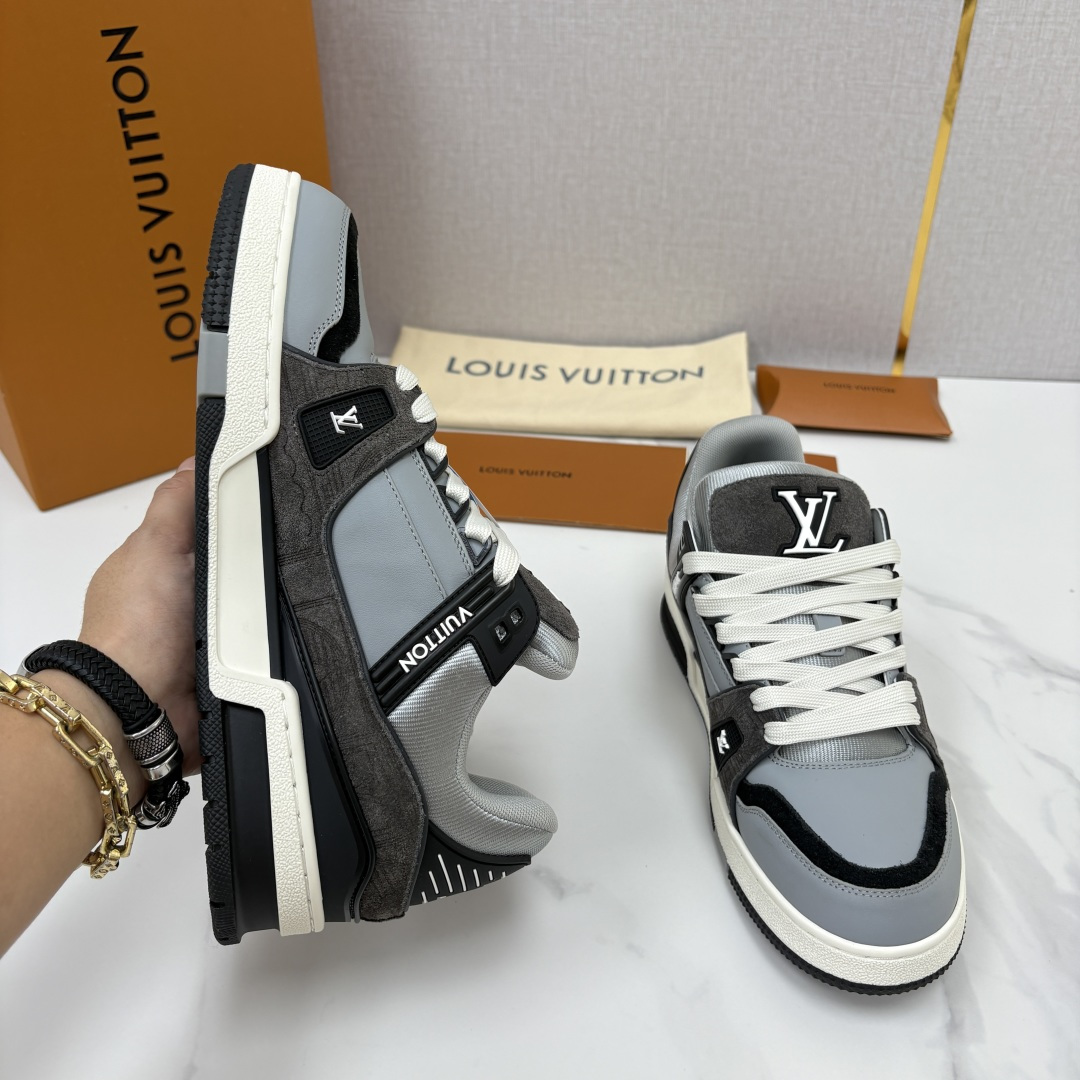 💋💍L家新品 L*V 路易~当季新品上架 TRAINER 系列运动鞋 官方 10,200 本款Trainer 💋💍L家新品 L*V 路易~当季新品上架 TRAINER 系列运动鞋 官方 10,200 本款Trainer