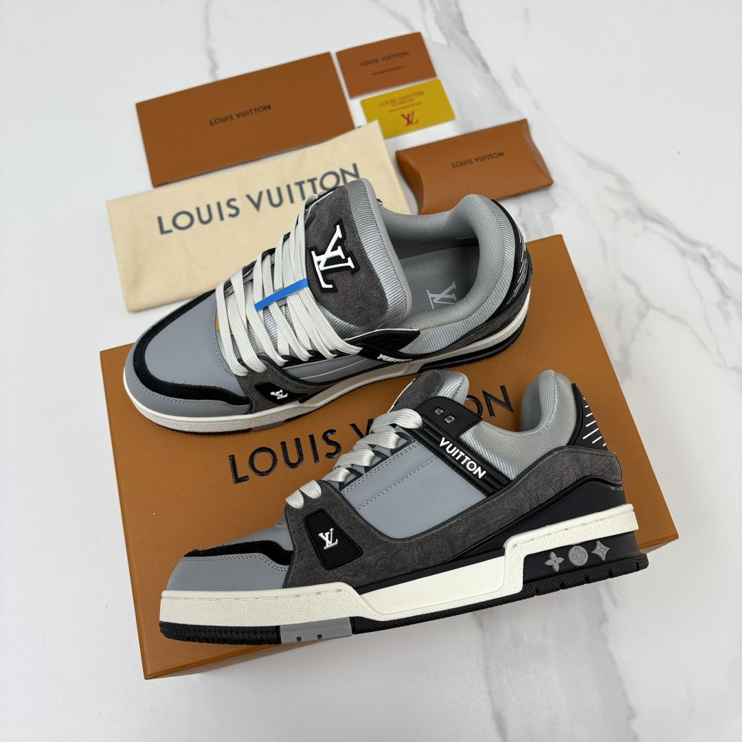 💋💍L家新品 L*V 路易~当季新品上架 TRAINER 系列运动鞋 官方 10,200 本款Trainer 💋💍L家新品 L*V 路易~当季新品上架 TRAINER 系列运动鞋 官方 10,200 本款Trainer