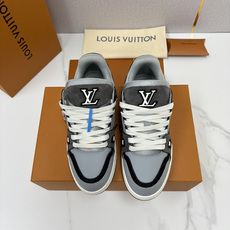 💋💍L家新品 L*V 路易~当季新品上架 TRAINER 系列运动鞋 官方 10,200 本款Trainer 💋💍L家新品 L*V 路易~当季新品上架 TRAINER 系列运动鞋 官方 10,200 本款Trainer