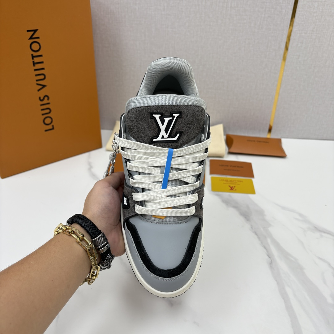 💋💍L家新品 L*V 路易~当季新品上架 TRAINER 系列运动鞋 官方 10,200 本款Trainer 💋💍L家新品 L*V 路易~当季新品上架 TRAINER 系列运动鞋 官方 10,200 本款Trainer