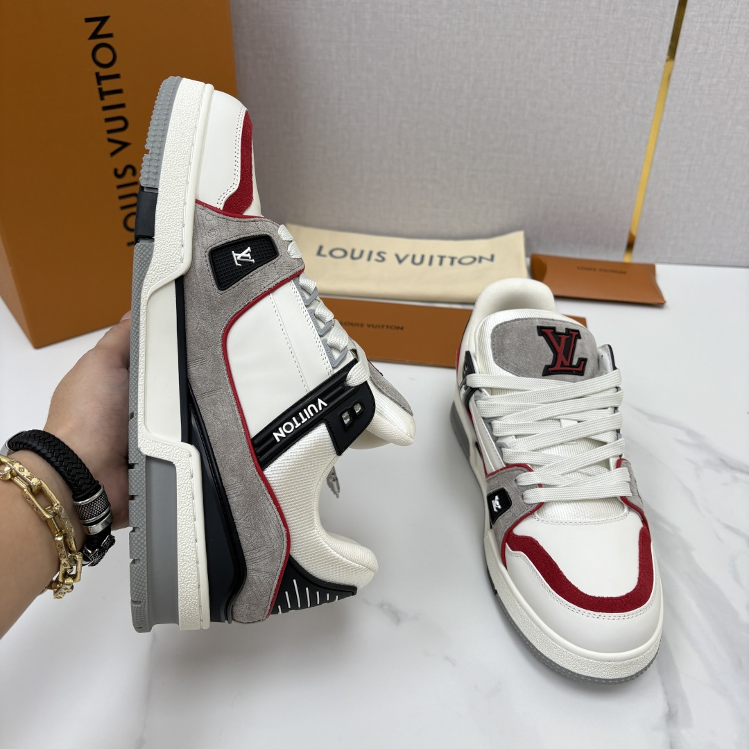 💋💍L家新品 L*V 路易~当季新品上架 TRAINER 系列运动鞋 官方 10,200 本款Trainer 💋💍L家新品 L*V 路易~当季新品上架 TRAINER 系列运动鞋 官方 10,200 本款Trainer