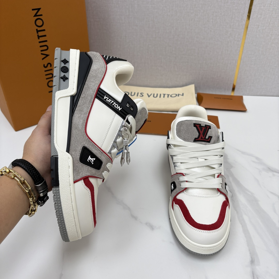 💋💍L家新品 L*V 路易~当季新品上架 TRAINER 系列运动鞋 官方 10,200 本款Trainer 💋💍L家新品 L*V 路易~当季新品上架 TRAINER 系列运动鞋 官方 10,200 本款Trainer