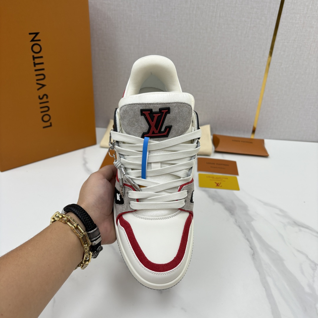 💋💍L家新品 L*V 路易~当季新品上架 TRAINER 系列运动鞋 官方 10,200 本款Trainer 💋💍L家新品 L*V 路易~当季新品上架 TRAINER 系列运动鞋 官方 10,200 本款Trainer