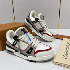 💋💍L家新品 L*V 路易~当季新品上架 TRAINER 系列运动鞋 官方 10,200 本款Trainer 💋💍L家新品 L*V 路易~当季新品上架 TRAINER 系列运动鞋 官方 10,200 本款Trainer