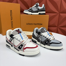 💋💍L家新品 L*V 路易~当季新品上架 TRAINER 系列运动鞋 官方 10,200 本款Trainer 💋💍L家新品 L*V 路易~当季新品上架 TRAINER 系列运动鞋 官方 10,200 本款Trainer