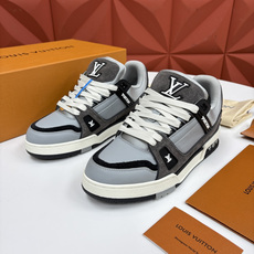 💋💍L家新品 L*V 路易~当季新品上架 TRAINER 系列运动鞋 官方 10,200 本款Trainer 💋💍L家新品 L*V 路易~当季新品上架 TRAINER 系列运动鞋 官方 10,200 本款Trainer