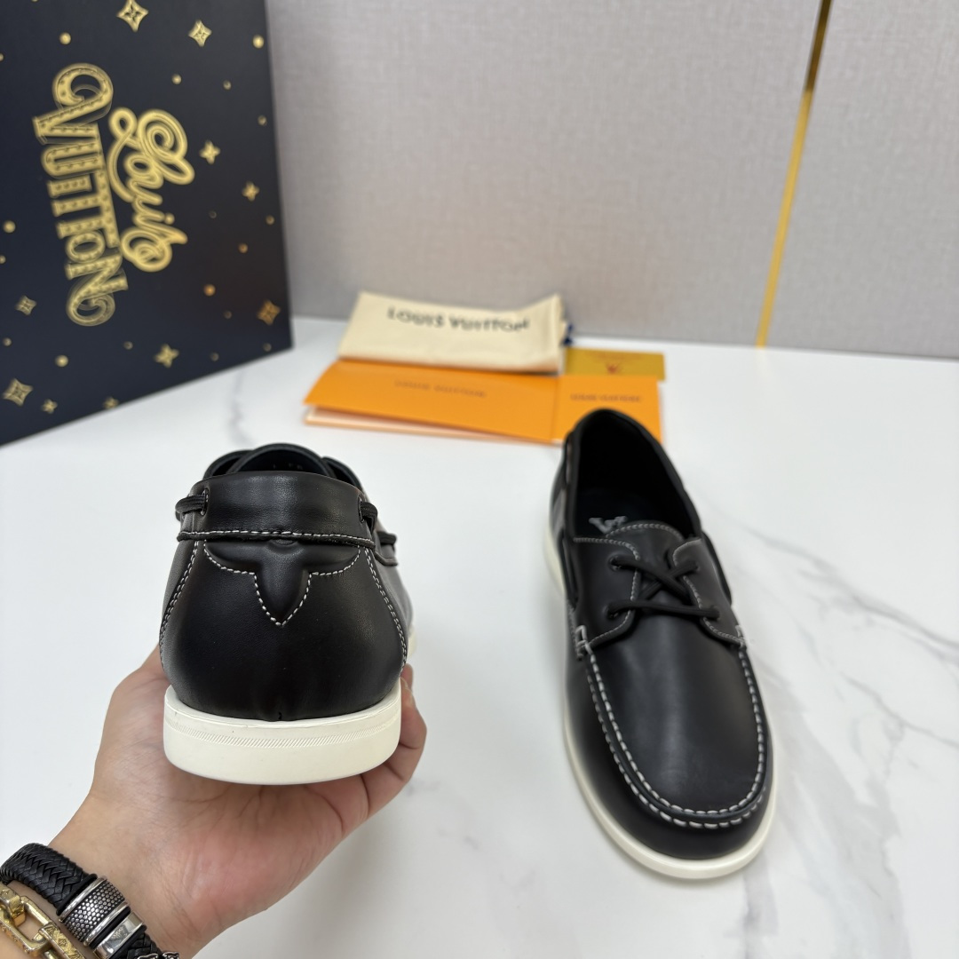 💋💍L 家新品 LOU*S VUITTO* 新品男士休闲双孔船鞋 面料采用进口反绒牛皮/蜡面牛皮打造 后跟烫压填 💋💍L 家新品 LOU*S VUITTO* 新品男士休闲双孔船鞋 面料采用进口反绒牛皮/蜡面牛皮打造 后跟烫压填