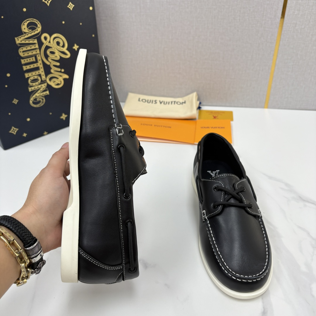 💋💍L 家新品 LOU*S VUITTO* 新品男士休闲双孔船鞋 面料采用进口反绒牛皮/蜡面牛皮打造 后跟烫压填 💋💍L 家新品 LOU*S VUITTO* 新品男士休闲双孔船鞋 面料采用进口反绒牛皮/蜡面牛皮打造 后跟烫压填