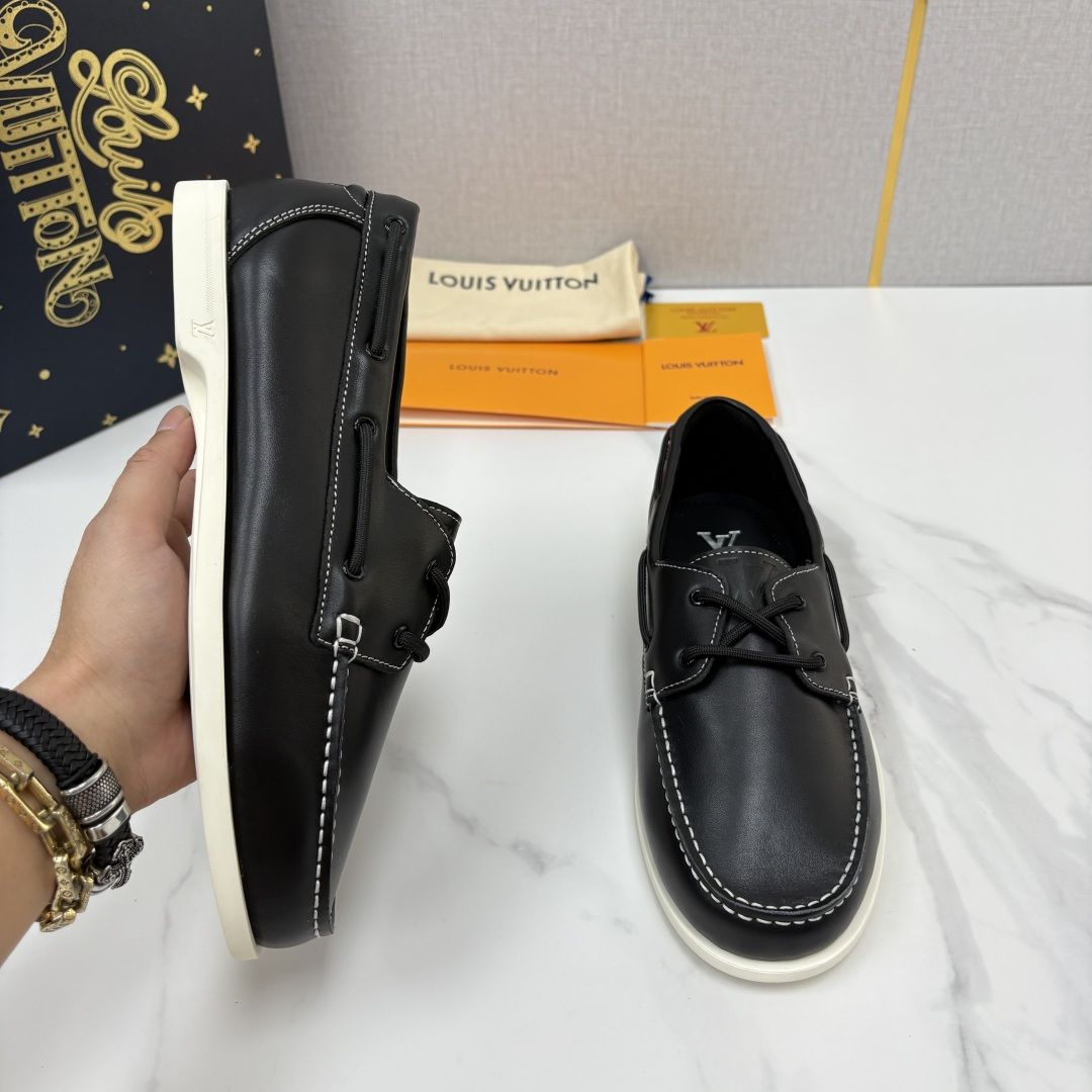 💋💍L 家新品 LOU*S VUITTO* 新品男士休闲双孔船鞋 面料采用进口反绒牛皮/蜡面牛皮打造 后跟烫压填 💋💍L 家新品 LOU*S VUITTO* 新品男士休闲双孔船鞋 面料采用进口反绒牛皮/蜡面牛皮打造 后跟烫压填