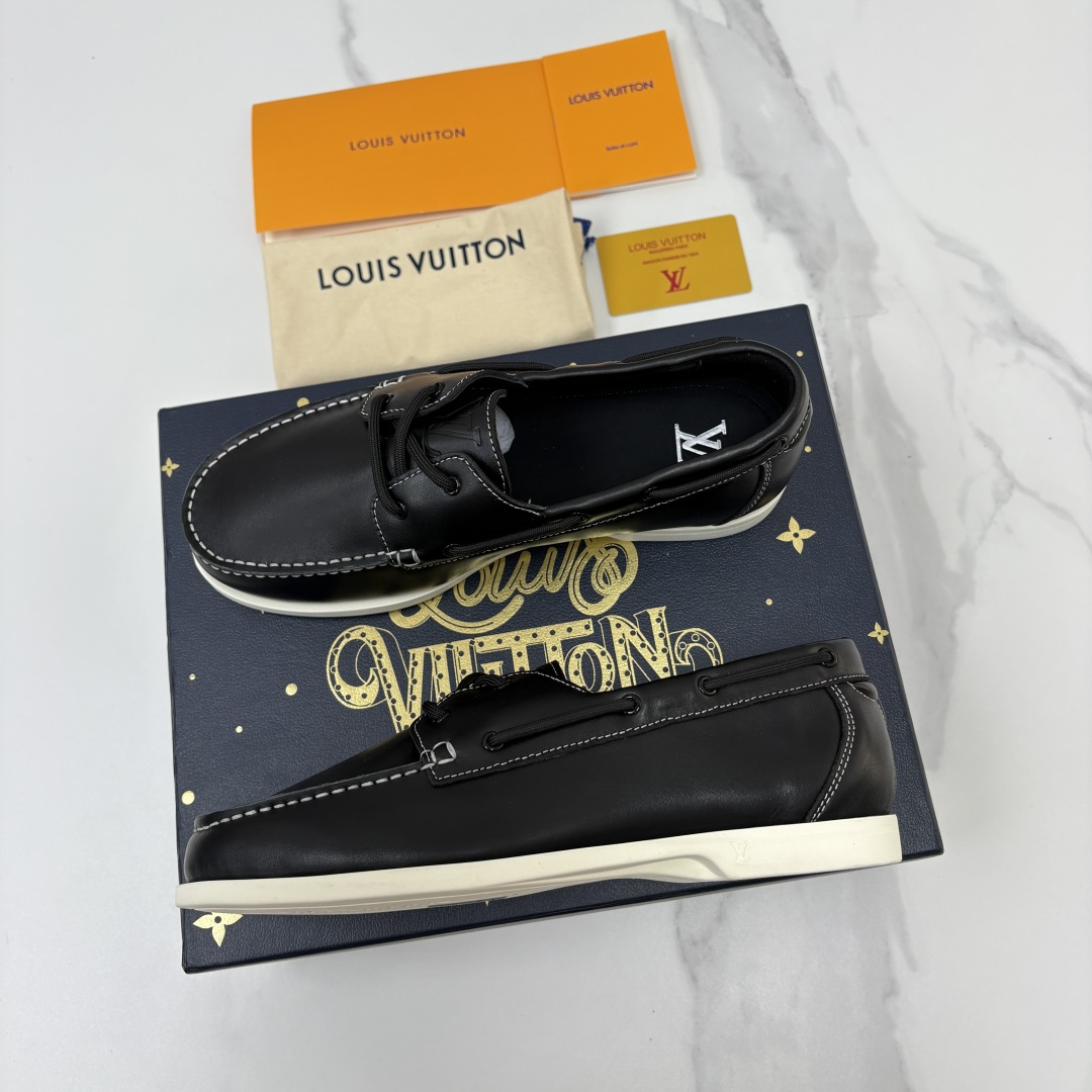 💋💍L 家新品 LOU*S VUITTO* 新品男士休闲双孔船鞋 面料采用进口反绒牛皮/蜡面牛皮打造 后跟烫压填 💋💍L 家新品 LOU*S VUITTO* 新品男士休闲双孔船鞋 面料采用进口反绒牛皮/蜡面牛皮打造 后跟烫压填