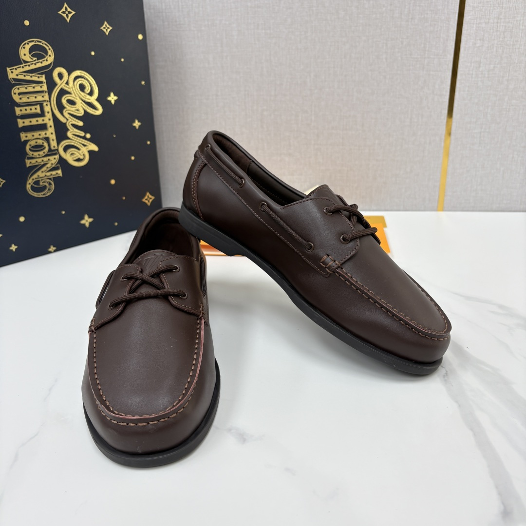 💋💍L 家新品 LOU*S VUITTO* 新品男士休闲双孔船鞋 面料采用进口反绒牛皮/蜡面牛皮打造 后跟烫压填 💋💍L 家新品 LOU*S VUITTO* 新品男士休闲双孔船鞋 面料采用进口反绒牛皮/蜡面牛皮打造 后跟烫压填