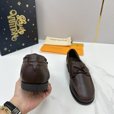 💋💍L 家新品 LOU*S VUITTO* 新品男士休闲双孔船鞋 面料采用进口反绒牛皮/蜡面牛皮打造 后跟烫压填 💋💍L 家新品 LOU*S VUITTO* 新品男士休闲双孔船鞋 面料采用进口反绒牛皮/蜡面牛皮打造 后跟烫压填