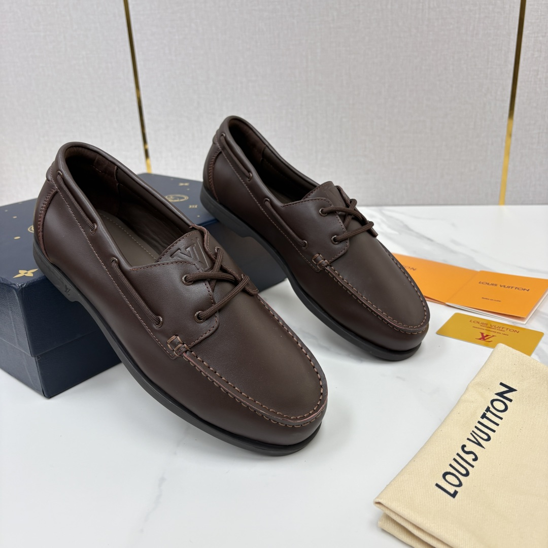 💋💍L 家新品 LOU*S VUITTO* 新品男士休闲双孔船鞋 面料采用进口反绒牛皮/蜡面牛皮打造 后跟烫压填 💋💍L 家新品 LOU*S VUITTO* 新品男士休闲双孔船鞋 面料采用进口反绒牛皮/蜡面牛皮打造 后跟烫压填