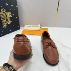 💋💍L 家新品 LOU*S VUITTO* 新品男士休闲双孔船鞋 面料采用进口反绒牛皮/蜡面牛皮打造 后跟烫压填 💋💍L 家新品 LOU*S VUITTO* 新品男士休闲双孔船鞋 面料采用进口反绒牛皮/蜡面牛皮打造 后跟烫压填
