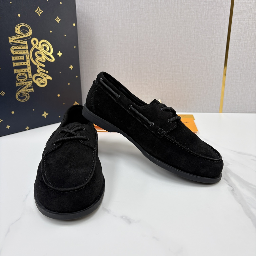 💋💍L 家新品 LOU*S VUITTO* 新品男士休闲双孔船鞋 面料采用进口反绒牛皮/蜡面牛皮打造 后跟烫压填 💋💍L 家新品 LOU*S VUITTO* 新品男士休闲双孔船鞋 面料采用进口反绒牛皮/蜡面牛皮打造 后跟烫压填