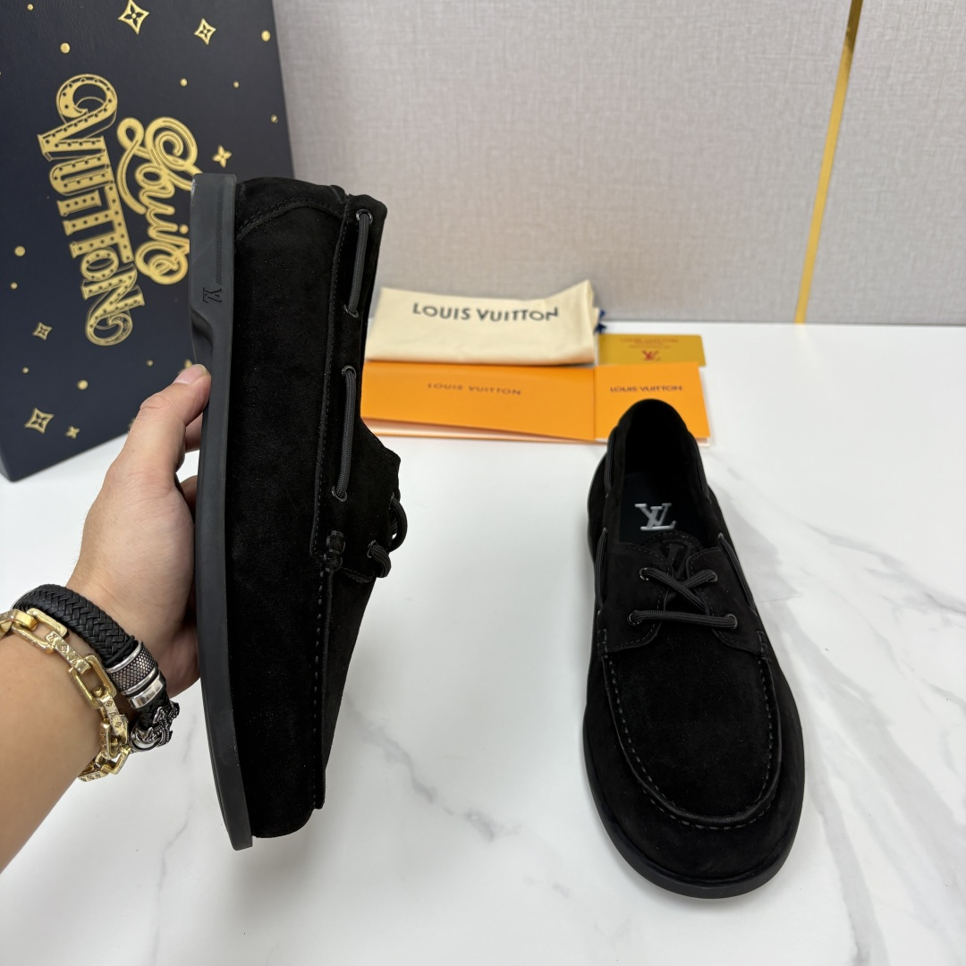 💋💍L 家新品 LOU*S VUITTO* 新品男士休闲双孔船鞋 面料采用进口反绒牛皮/蜡面牛皮打造 后跟烫压填 💋💍L 家新品 LOU*S VUITTO* 新品男士休闲双孔船鞋 面料采用进口反绒牛皮/蜡面牛皮打造 后跟烫压填