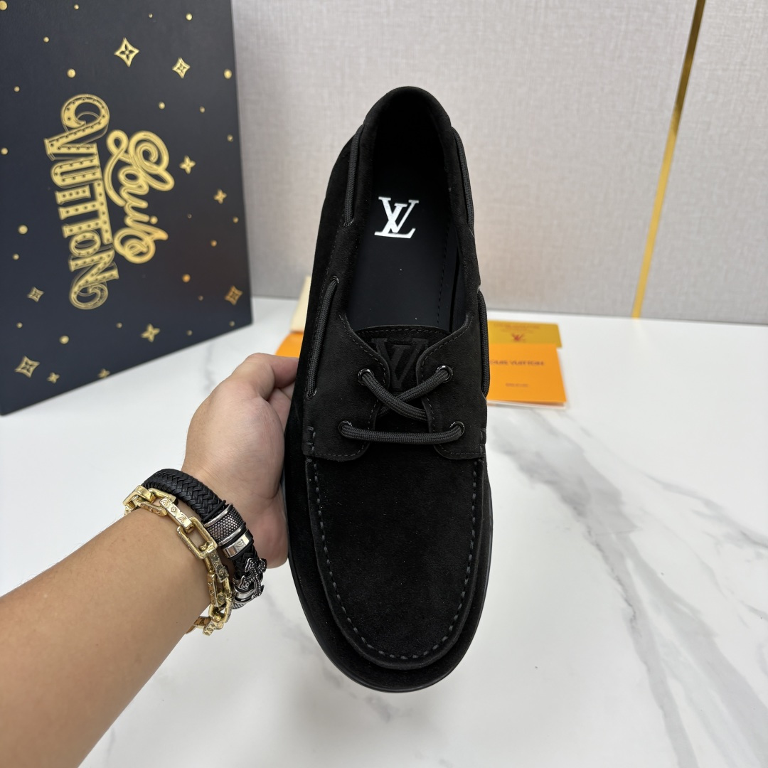 💋💍L 家新品 LOU*S VUITTO* 新品男士休闲双孔船鞋 面料采用进口反绒牛皮/蜡面牛皮打造 后跟烫压填 💋💍L 家新品 LOU*S VUITTO* 新品男士休闲双孔船鞋 面料采用进口反绒牛皮/蜡面牛皮打造 后跟烫压填