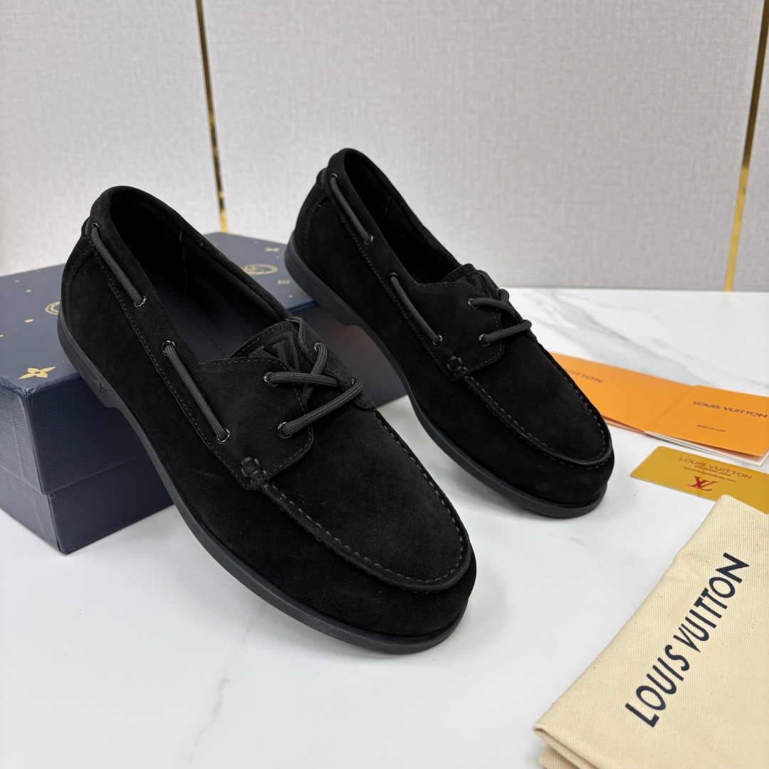 💋💍L 家新品 LOU*S VUITTO* 新品男士休闲双孔船鞋 面料采用进口反绒牛皮/蜡面牛皮打造 后跟烫压填 💋💍L 家新品 LOU*S VUITTO* 新品男士休闲双孔船鞋 面料采用进口反绒牛皮/蜡面牛皮打造 后跟烫压填