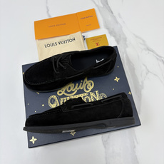 💋💍L 家新品 LOU*S VUITTO* 新品男士休闲双孔船鞋 面料采用进口反绒牛皮/蜡面牛皮打造 后跟烫压填 💋💍L 家新品 LOU*S VUITTO* 新品男士休闲双孔船鞋 面料采用进口反绒牛皮/蜡面牛皮打造 后跟烫压填