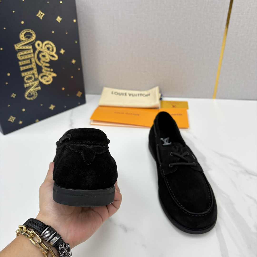 💋💍L 家新品 LOU*S VUITTO* 新品男士休闲双孔船鞋 面料采用进口反绒牛皮/蜡面牛皮打造 后跟烫压填 💋💍L 家新品 LOU*S VUITTO* 新品男士休闲双孔船鞋 面料采用进口反绒牛皮/蜡面牛皮打造 后跟烫压填