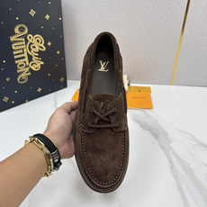 💋💍L 家新品 LOU*S VUITTO* 新品男士休闲双孔船鞋 面料采用进口反绒牛皮/蜡面牛皮打造 后跟烫压填 💋💍L 家新品 LOU*S VUITTO* 新品男士休闲双孔船鞋 面料采用进口反绒牛皮/蜡面牛皮打造 后跟烫压填