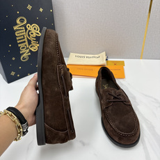 💋💍L 家新品 LOU*S VUITTO* 新品男士休闲双孔船鞋 面料采用进口反绒牛皮/蜡面牛皮打造 后跟烫压填 💋💍L 家新品 LOU*S VUITTO* 新品男士休闲双孔船鞋 面料采用进口反绒牛皮/蜡面牛皮打造 后跟烫压填